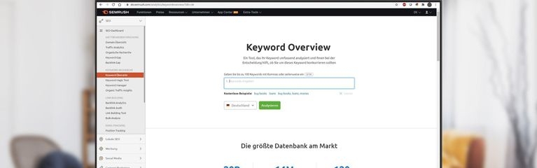 Screenshot der SEMRush-Website auf einem Monitor