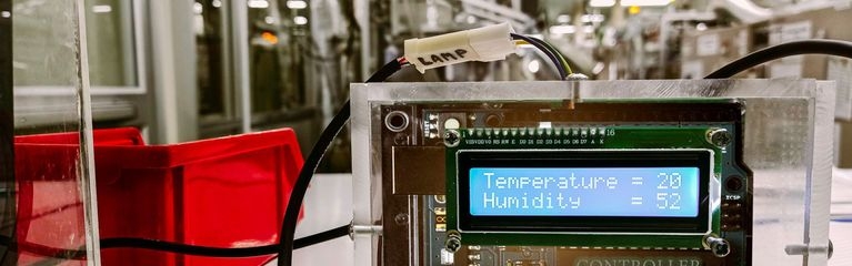 Ein Arduino-Computer in einer Maschinenhalle