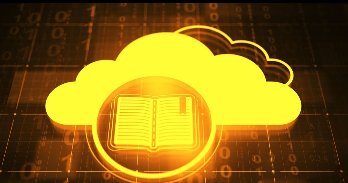 Cloud und Buch mit Binärcode auf digitalem Display