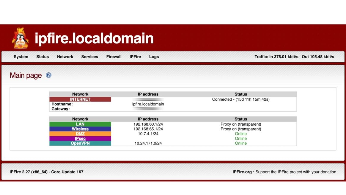 Ein Screenshot der grafischen Web-Benutzeroberfläche von IPFires zeigt verschiedene Optionen und Einstellungsmöglichkeiten an, zum Beispiel für System und Netzwerk oder zum Abrufen eines Statusberichts für die Firewall.