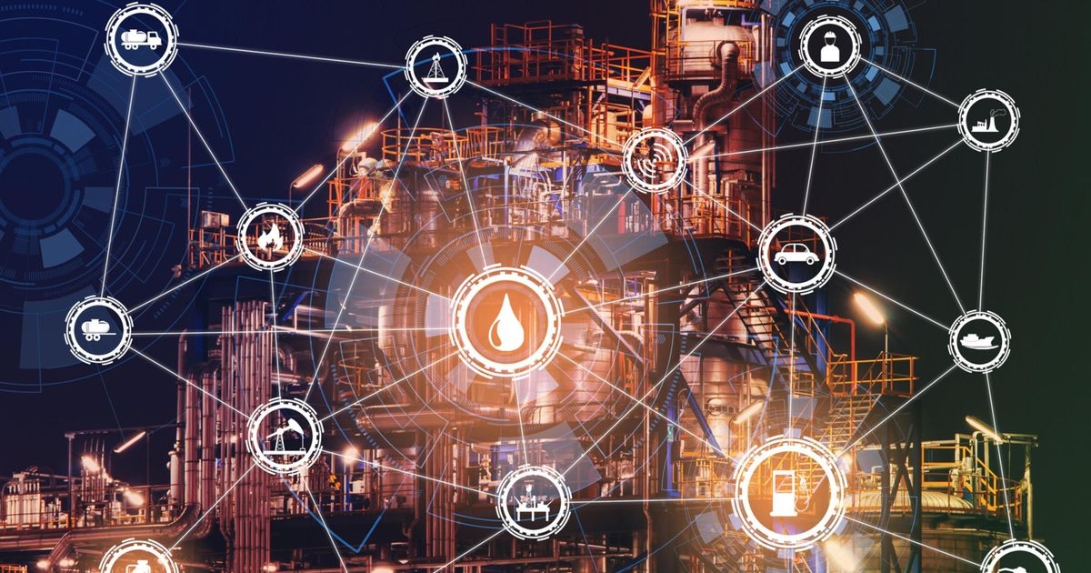 Im Vordergrund verschiedene Icons in Kreisen, die durch Striche miteinander verbunden sind. Im Hintergrund das Foto einer großen begehbaren Industriemaschine