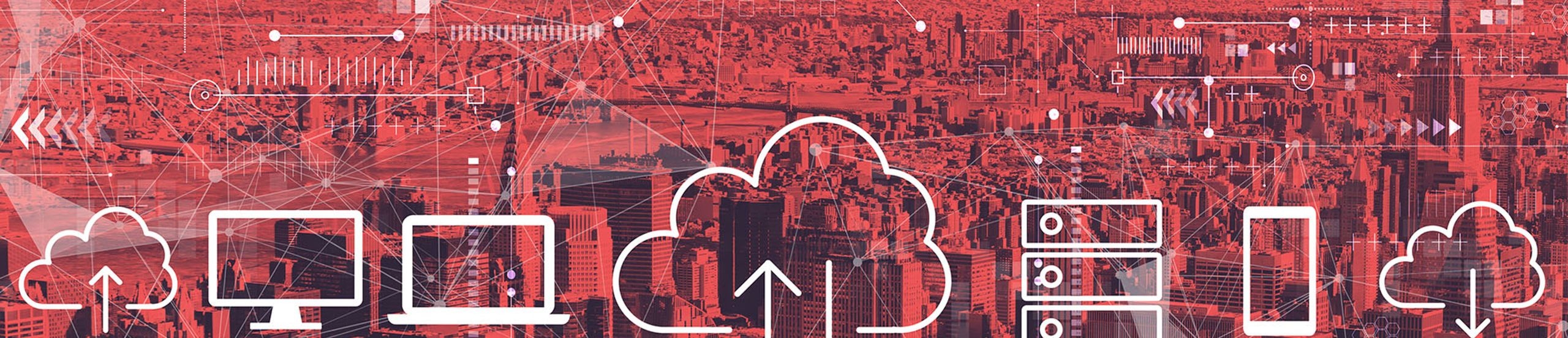 Skyline von New York rötlich gefärbt im Hintergrund, im Vordergrund weiße Smybole für Cloud-Computing, zum Beispiel Wolken, Notebook, Bildschirm, Ordner