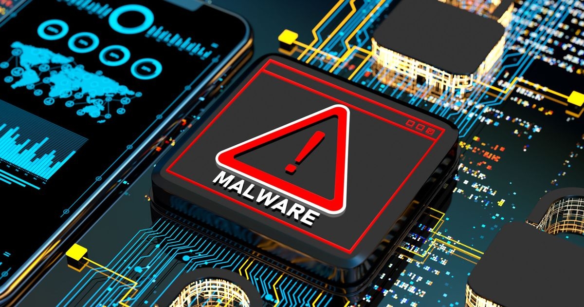 Stilisierte Platine mit Leiterbahnen und Prozessoren, einer trägt mittig angeordnet ein dreieckiges Warnschild mit Ausrufezeichen und dem Schriftzug Malware.